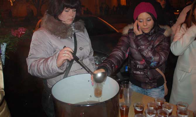 Szentmise után a téren 2015. december 25. képek